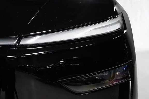 Tesla Model Y 2025 photo 5