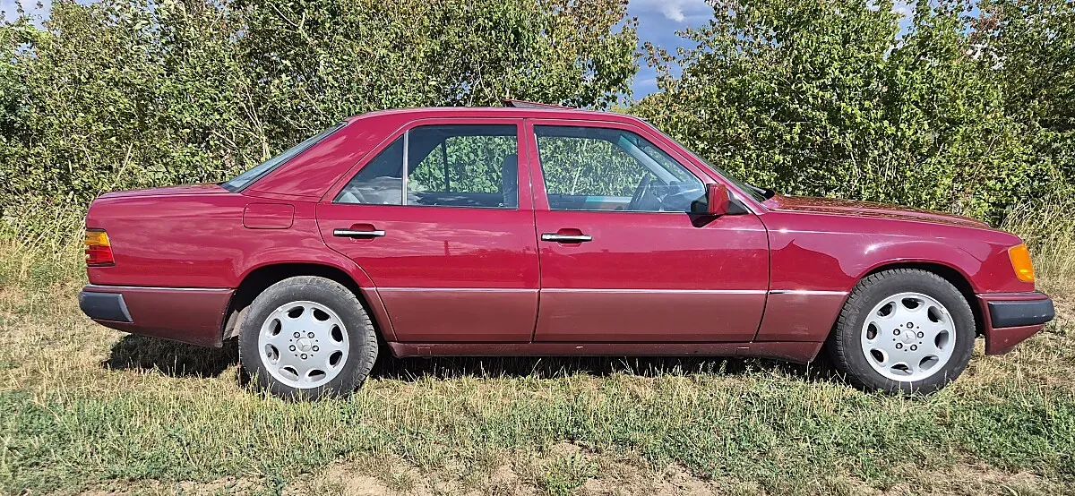 Mercedes-Benz E-Class 1991 photo 3