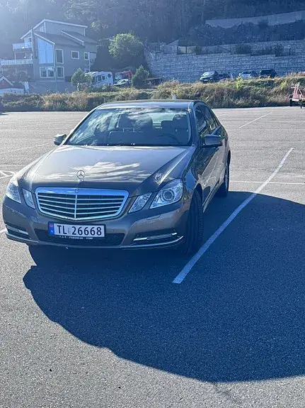 Mercedes-Benz E 220 D 2011 photo 2