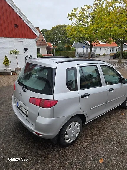 Mazda 2 2003 photo 2