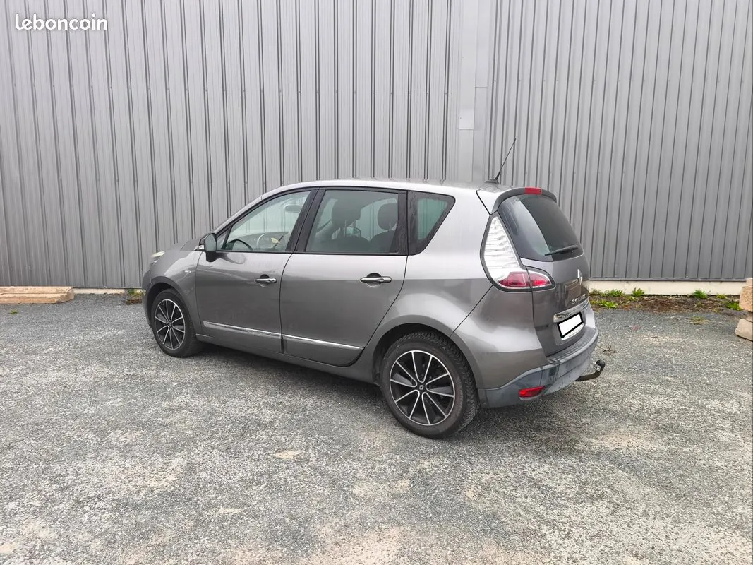 Renault Scenic 2013 photo 2