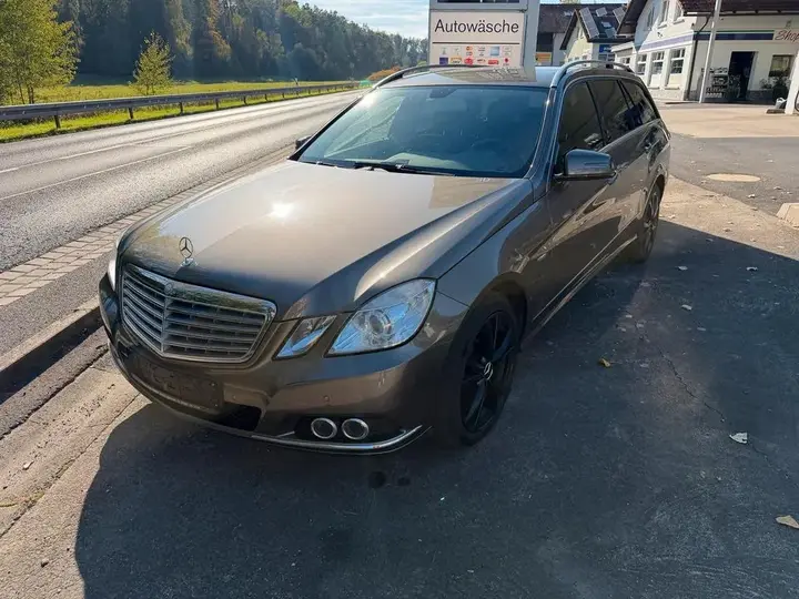Mercedes-Benz E220