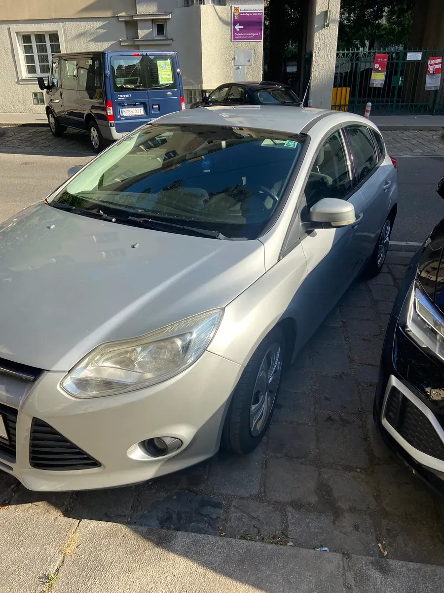 Ford Focus 2011 photo 2
