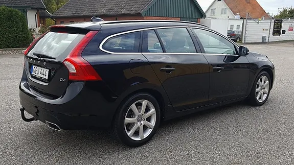 Volvo V60 2017 photo 2