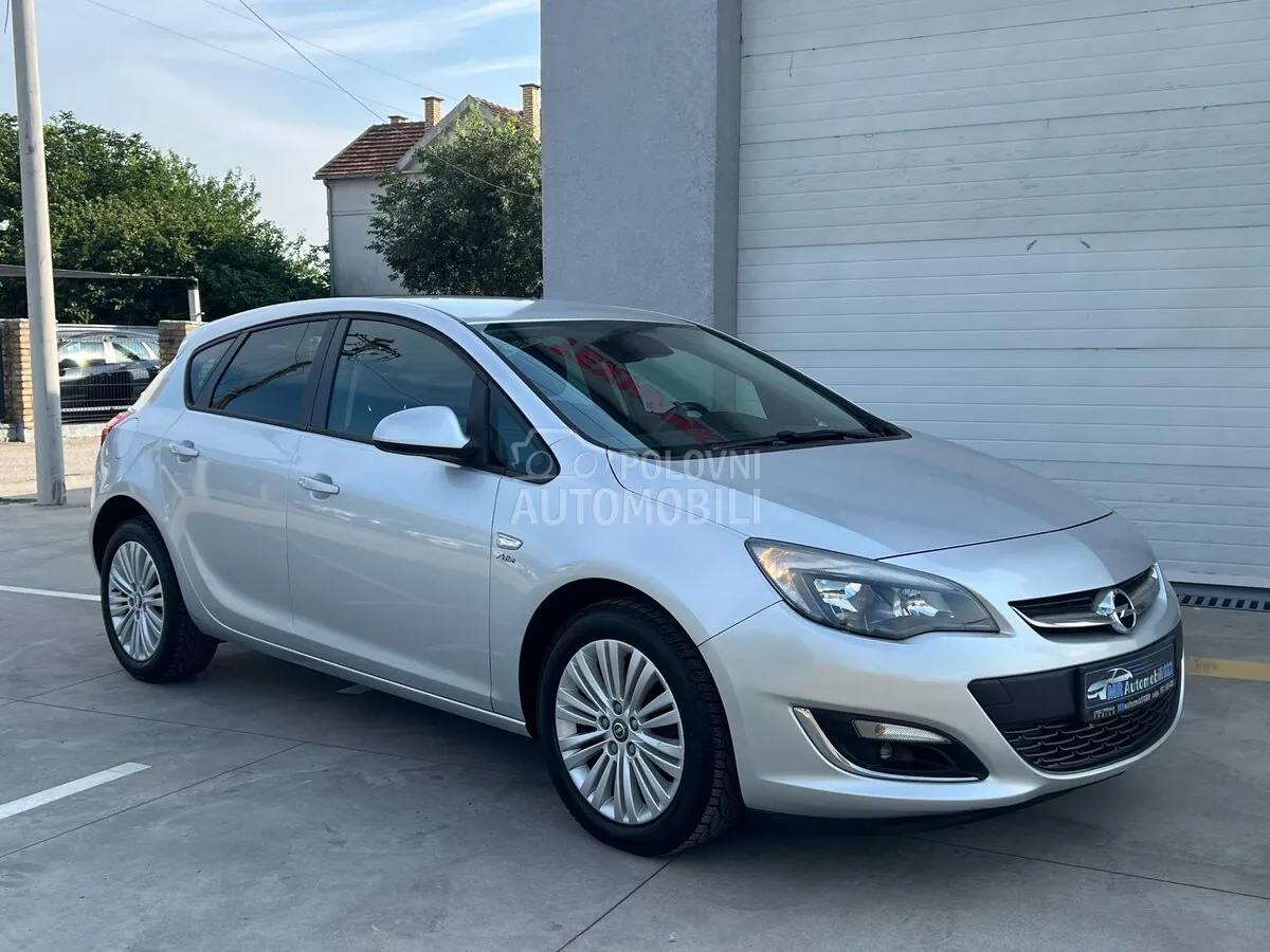 Opel Astra J 2014 photo 2
