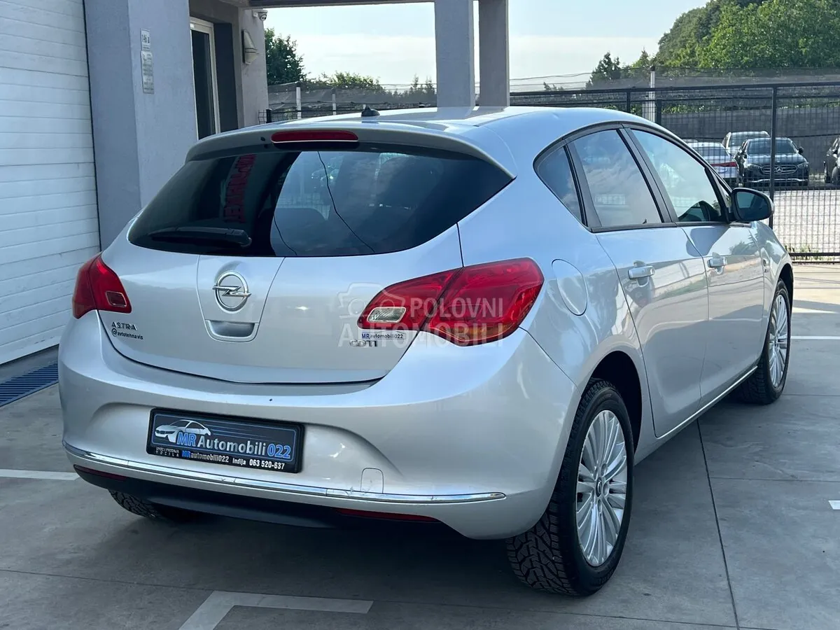Opel Astra J 2014 photo 3