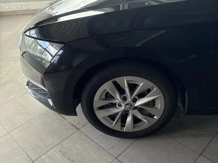 Skoda Octavia 2024 photo 3