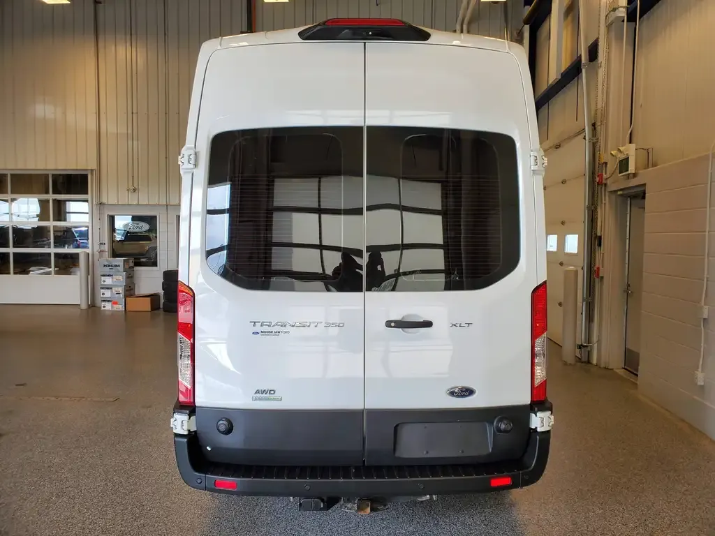 Ford Transit Passenger Wagon 2023 photo 4