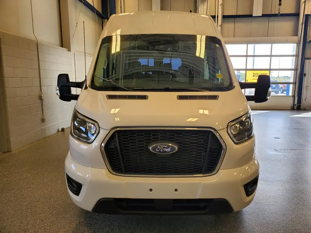 Ford Transit Passenger Wagon 2023 photo 5