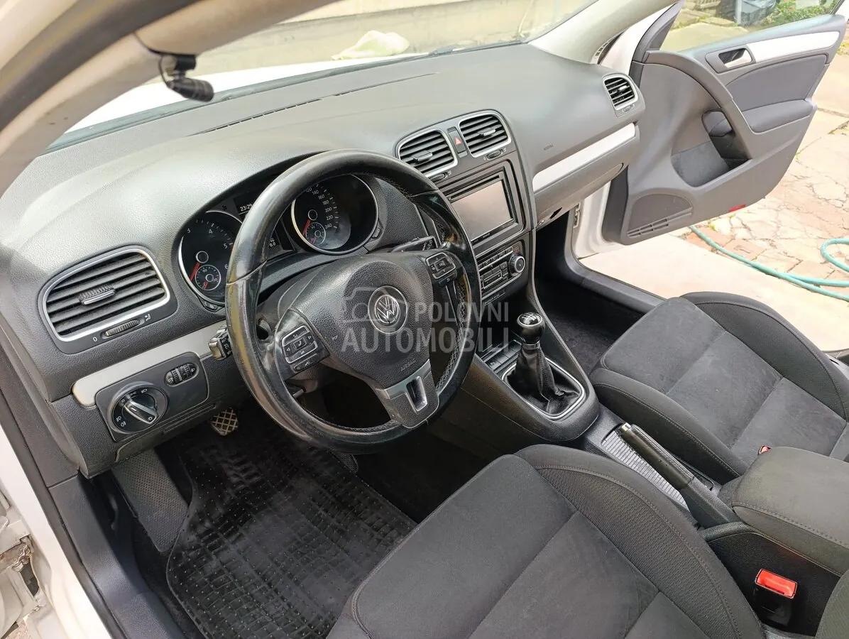Volkswagen Golf 2010 photo 2
