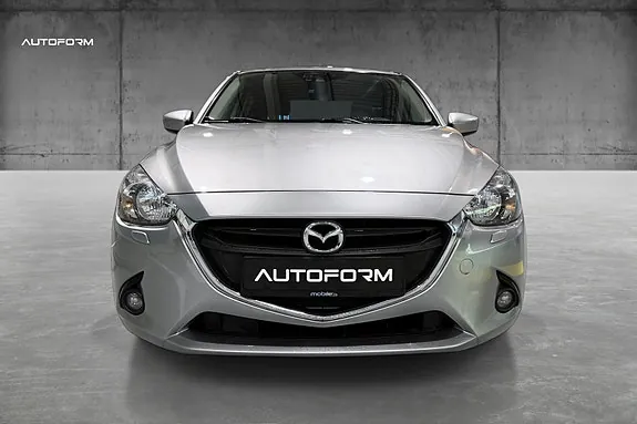 Mazda 2 2015 photo 2