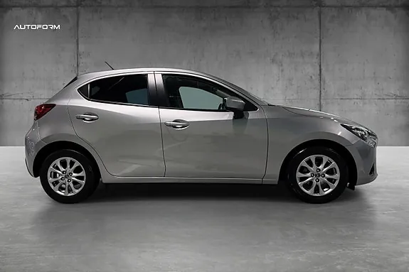 Mazda 2 2015 photo 4