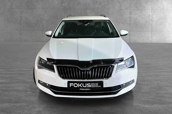 Skoda Superb 2018 photo 2