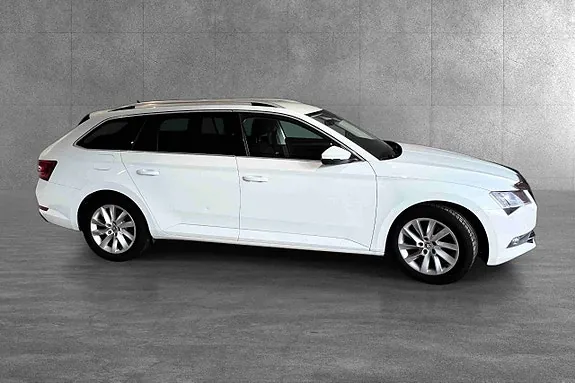 Skoda Superb 2018 photo 4