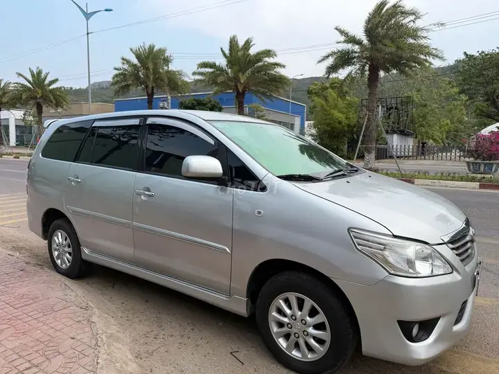 Toyota Innova 2012 photo 2