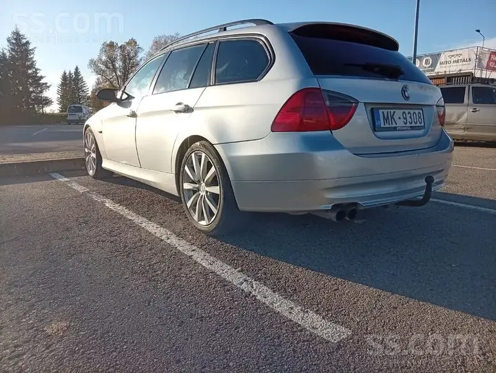 BMW 330