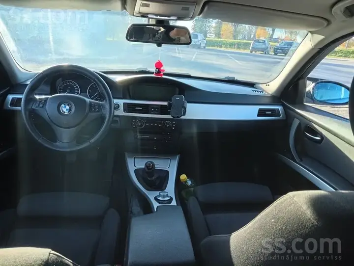 BMW 330 2006 photo 3