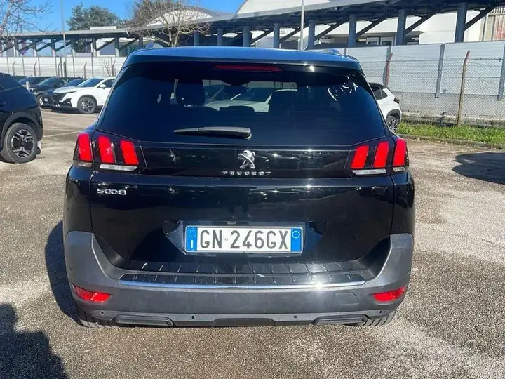 Peugeot 5008 2023 photo 4