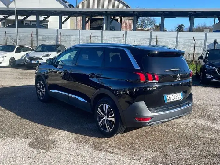 Peugeot 5008 2023 photo 3