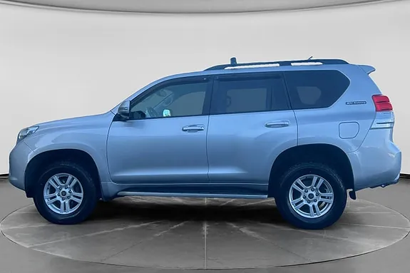 Toyota Land Cruiser 2011 photo 2