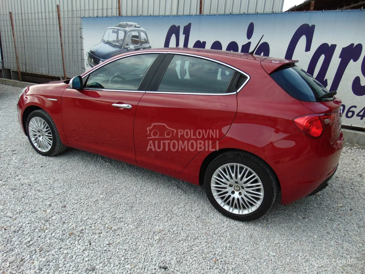 Alfa Romeo Giulietta 2010 photo 4