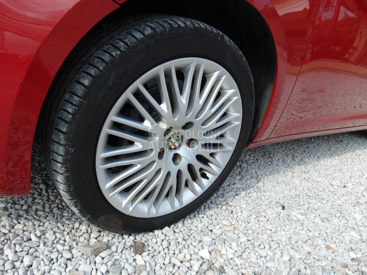 Alfa Romeo Giulietta 2010 photo 2