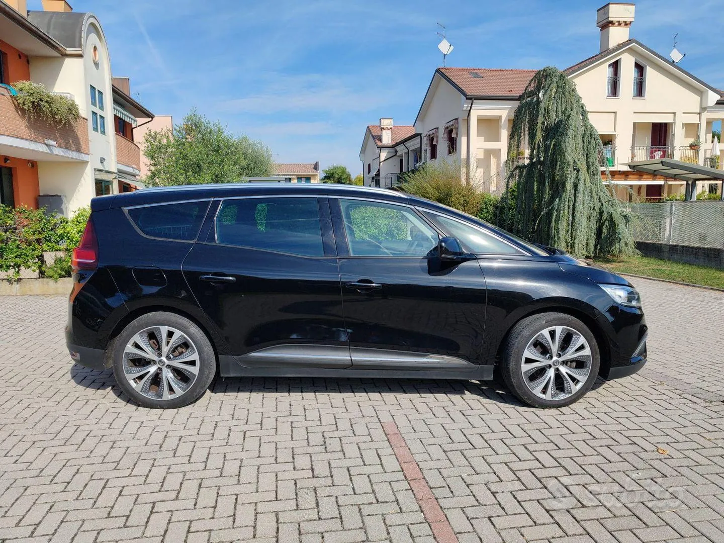 Renault Grand Scénic 2017 photo 2