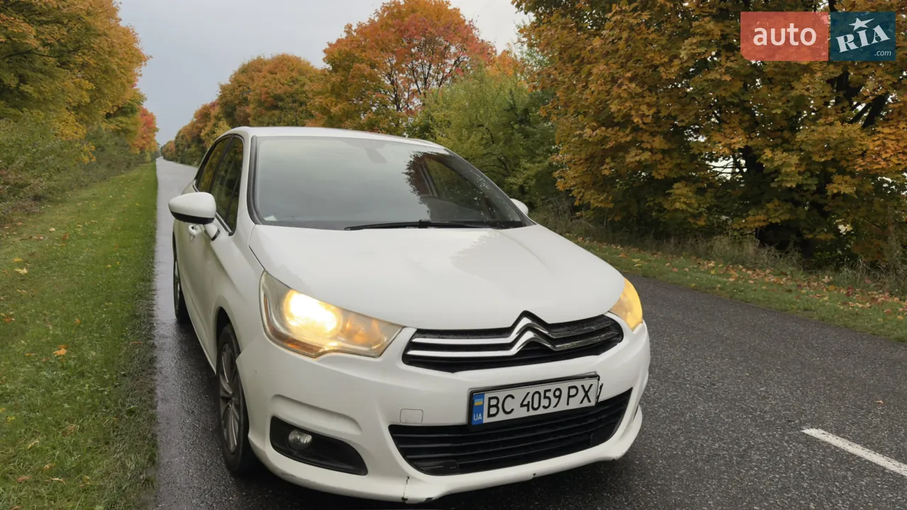 Citroen C4 2011 photo 2