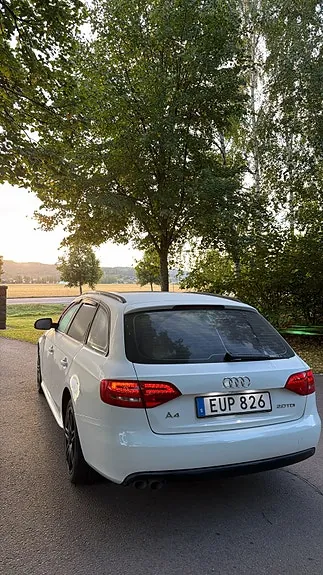 Audi A4 2010 photo 4