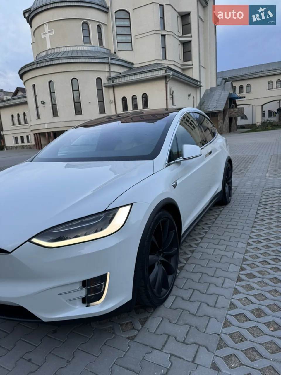 Tesla Model X 2019 photo 2