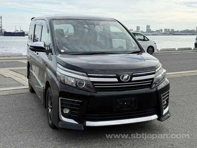 Toyota Voxy Zs