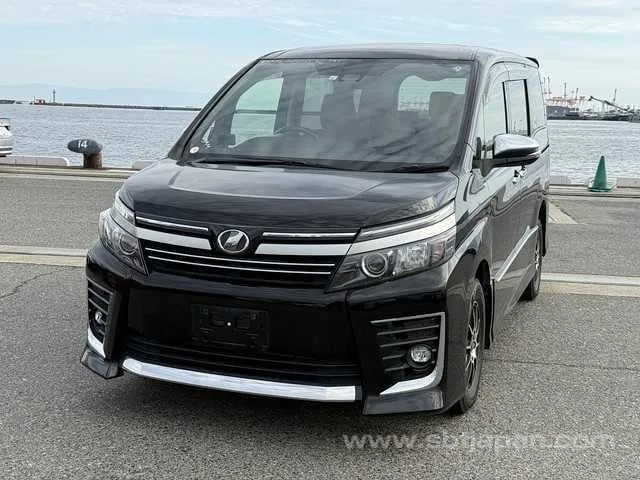 Toyota Voxy Zs