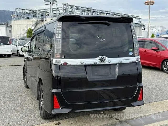 Toyota Voxy Zs 2017 photo 3