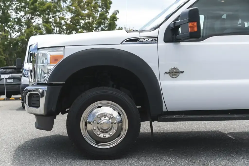 Ford F-550 Super Duty 2012 photo 4
