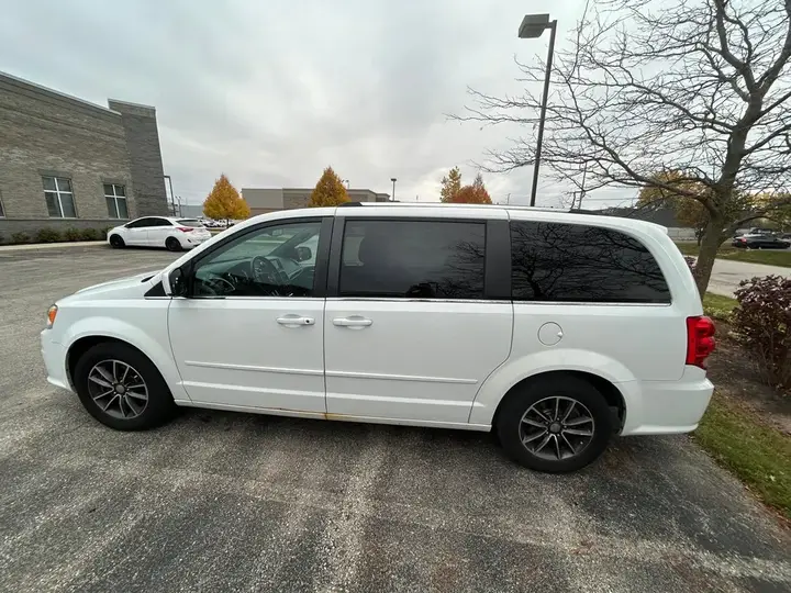 Dodge Grand Caravan 2017 photo 3