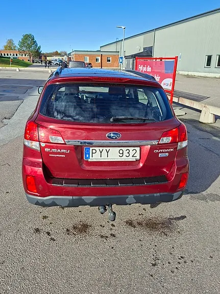 Subaru Outback 2010 photo 2