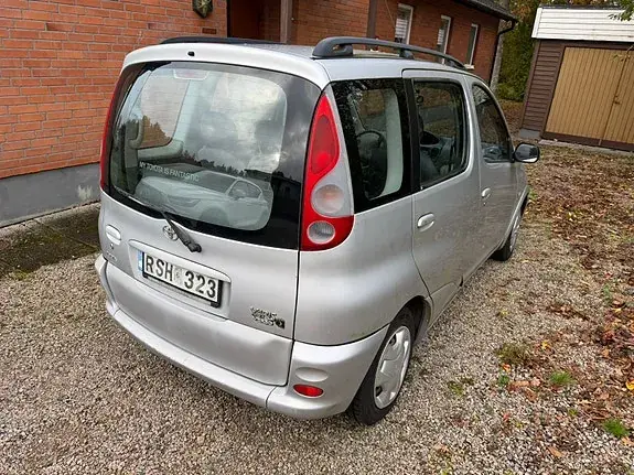 Toyota Yaris Verso 2001 photo 2