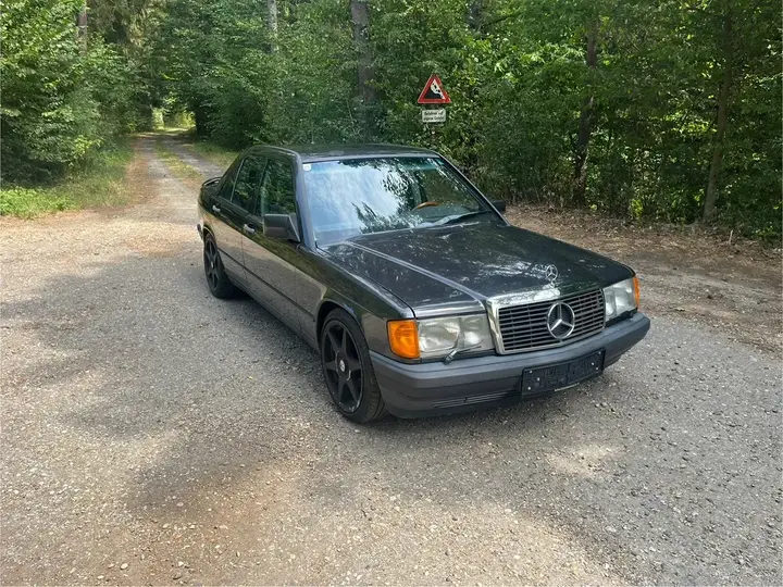 Mercedes-Benz 190 1987 photo 3