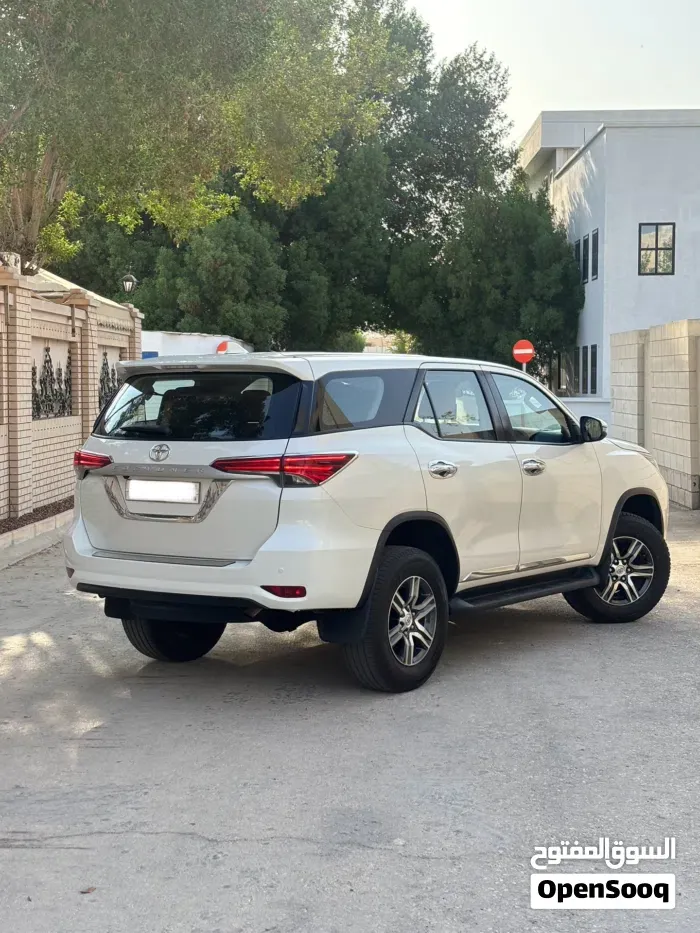 Toyota Fortuner 2022 photo 3