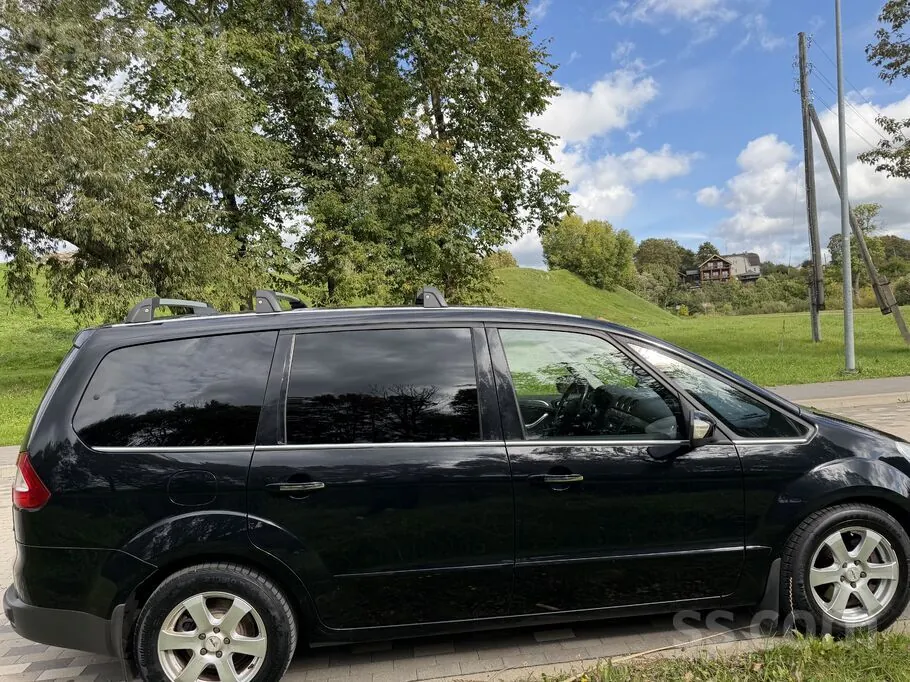 Ford Galaxy 2009 photo 3