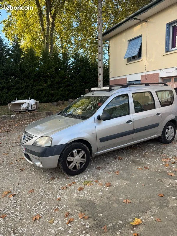 Dacia Logan 2008 photo 2