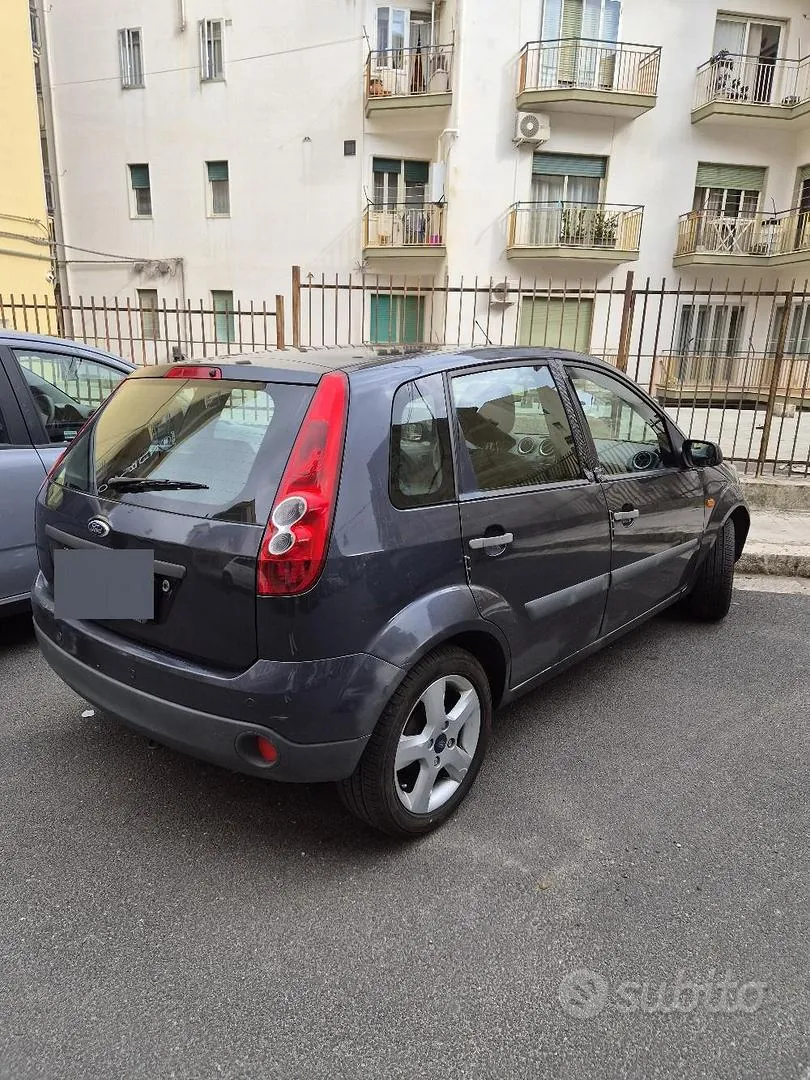 Ford Fiesta 2006 photo 2
