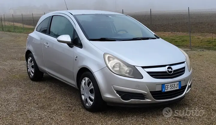 Opel Corsa 2011 photo 2