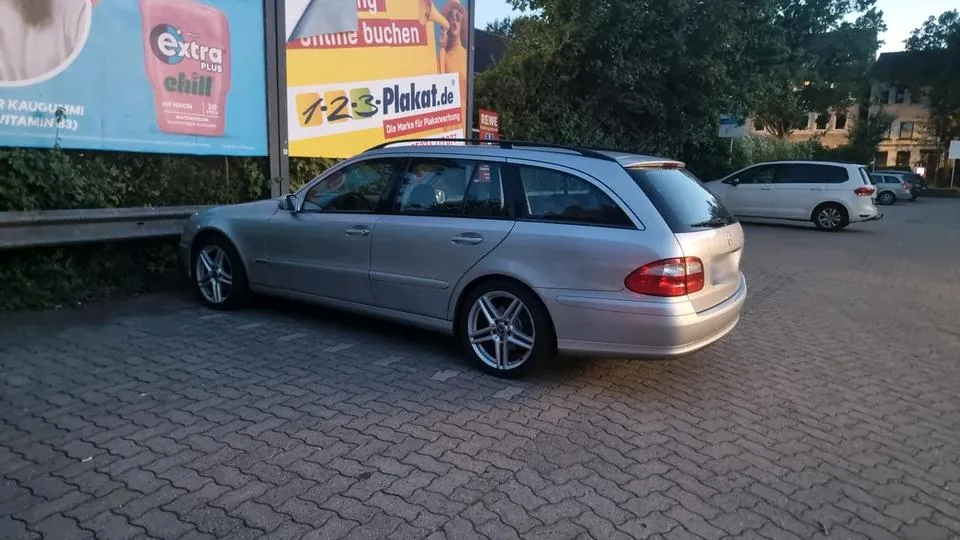 Mercedes-Benz W211