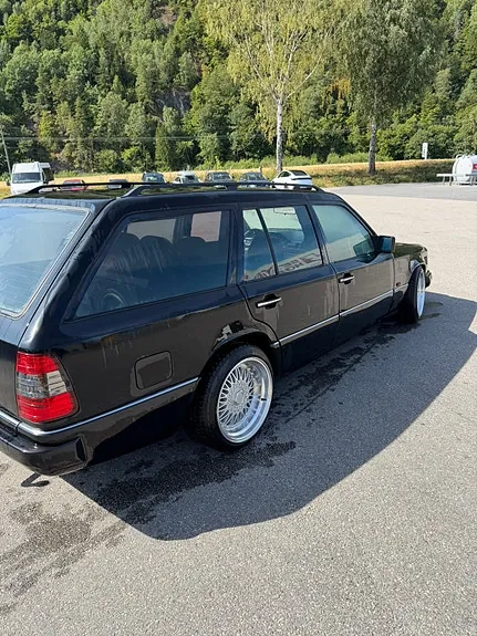 Mercedes-Benz E300 1991 photo 5