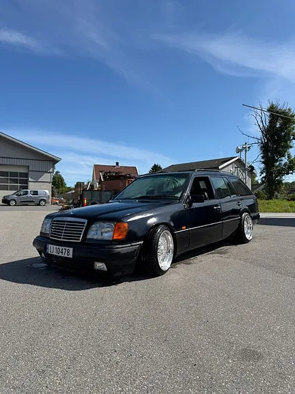 Mercedes-Benz E300 1991 photo 2