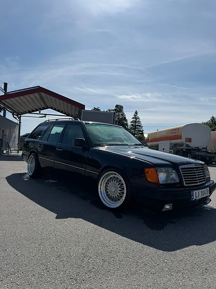Mercedes-Benz E300 1991 photo 4