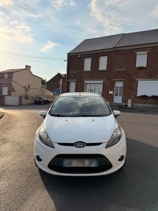 Ford Fiesta 2010 photo 3