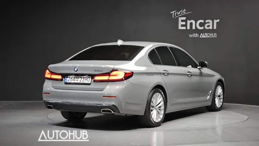 BMW 5 Series 2021 photo 2