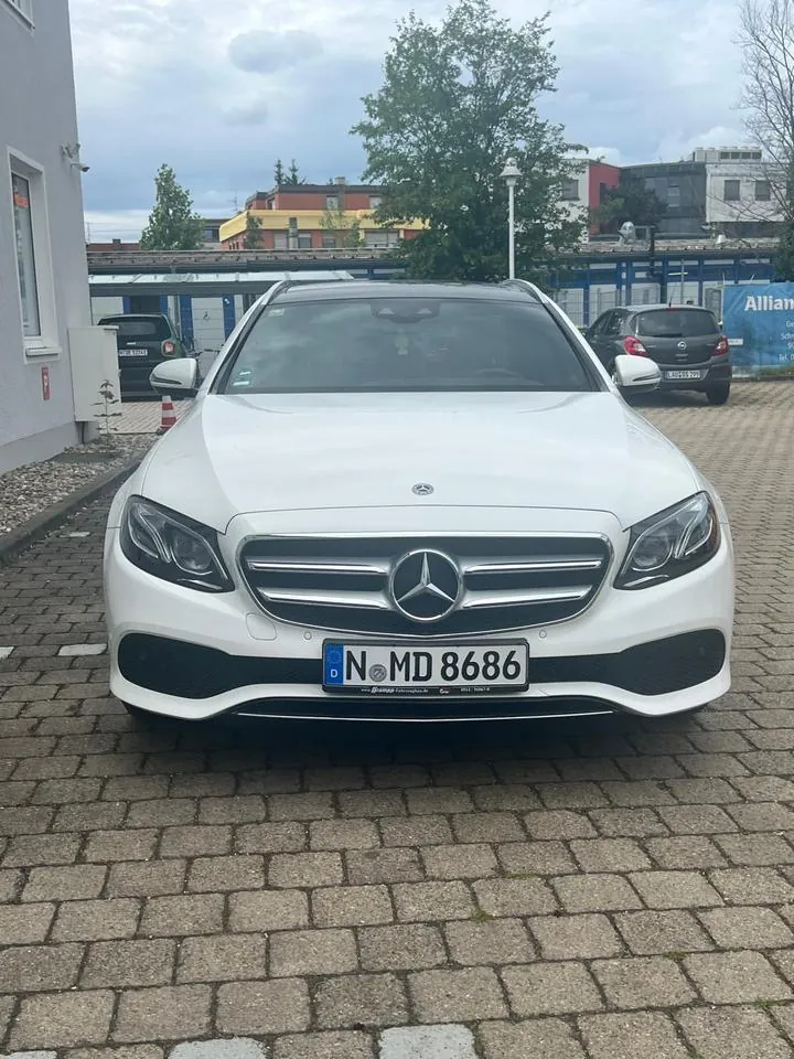 Mercedes-Benz E220